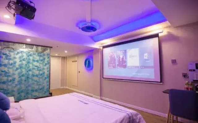 Blue Whale Hotel