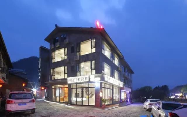 Yingyue Riverside Boutique Homestay