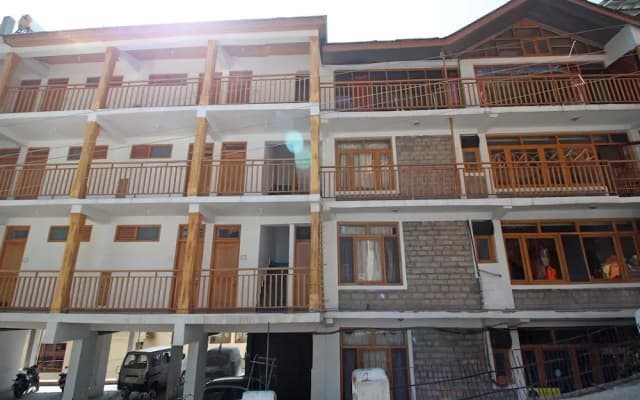 OYO 7625 Hotel Bhrigu