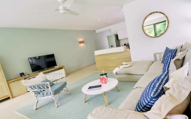 Les Estivales Beachfront Suites & Penthouses with LOV
