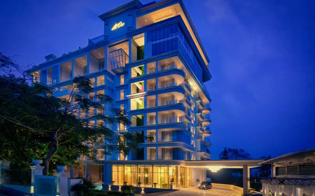 Art Deco Luxury Hotel & Residence