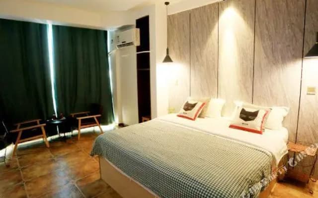 Wiseman Travel Theme Hotel