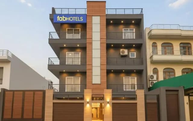 Fabhotel F9 H Block Sector 51