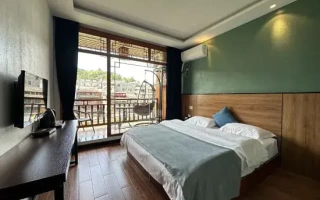 Yilanjiangshe Linjiang Inn