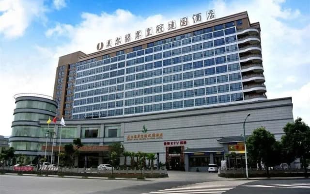 Mer Jade Crown Jianguo Hotel