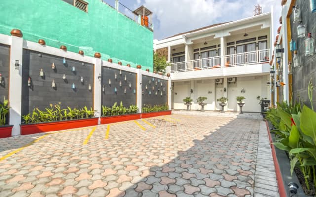 RedDoorz Plus near Gembira Loka Zoo 2
