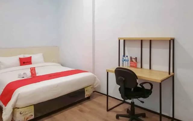 RedDoorz @ CBD Polonia Medan