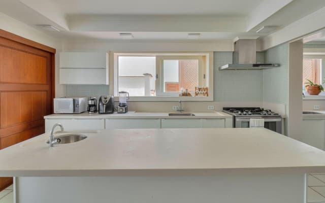 Mansão Pé na Areia da Ferradura Por Luxury Rentals