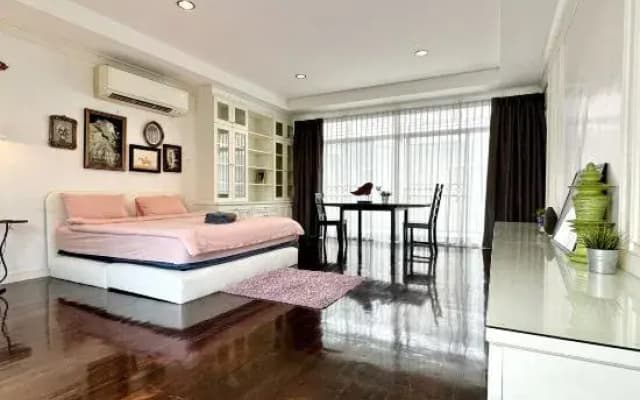 Five bedrooms pool villa