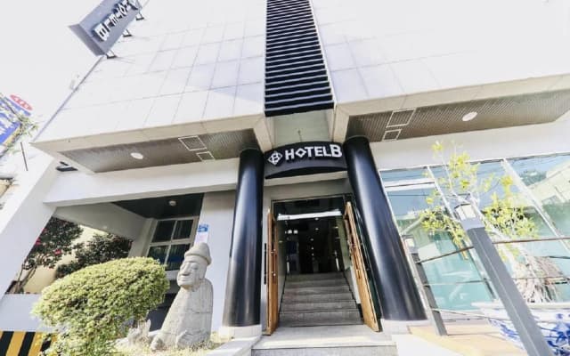 B Hotel