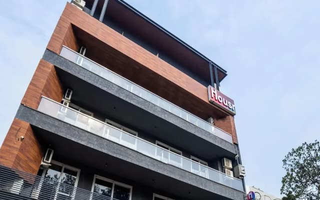 Housr 46 M2K Corp Near Park Hospital