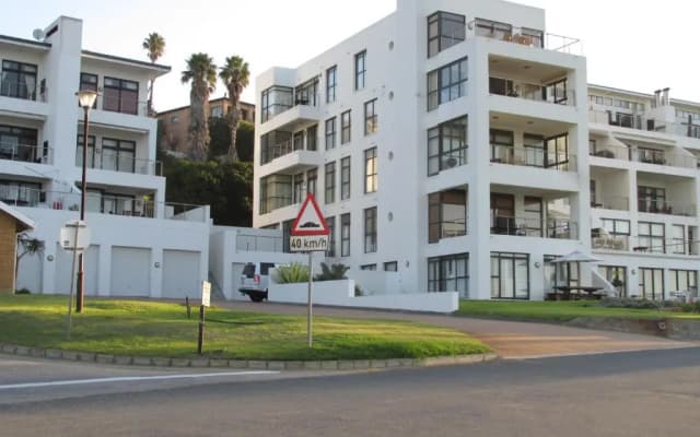 Point Village Accommodation - Santos 57