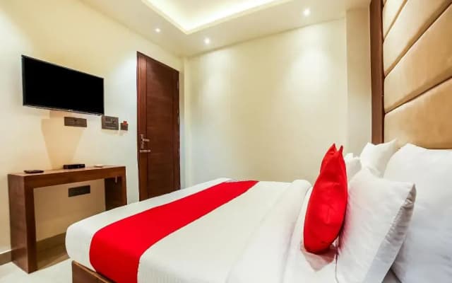 Status Home Stay by OYO Roos