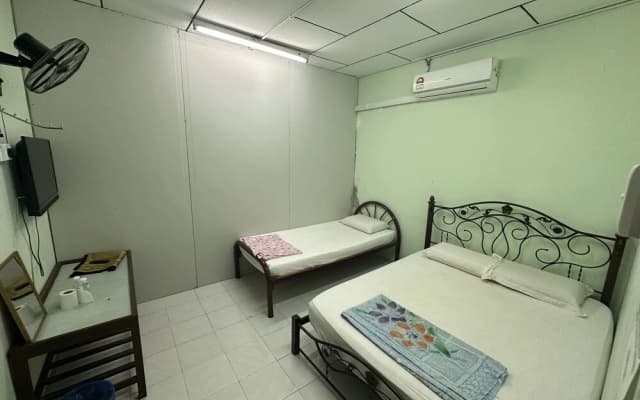 OYO 90881 Top Star Hotel