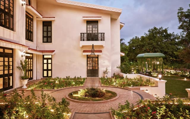 Estate De Frangipani