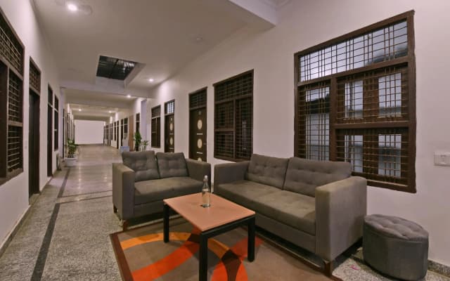 Collection O 46143 Hotel Ratiram Palace