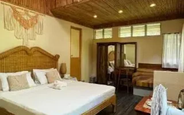 Tahanan Resort & Sunset Beach Club