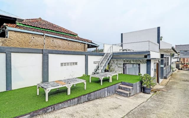 Capital O 91466 Hotel Neu Backpacker Tf Syariah (smk Tb)