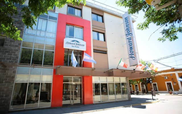 Howard Johnson by Wyndham San Pedro
