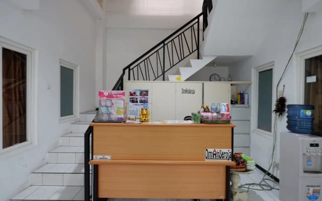 Omah Seroja Guesthouse