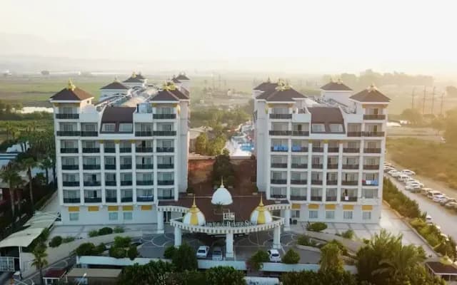 Lake River Hotel & Spa