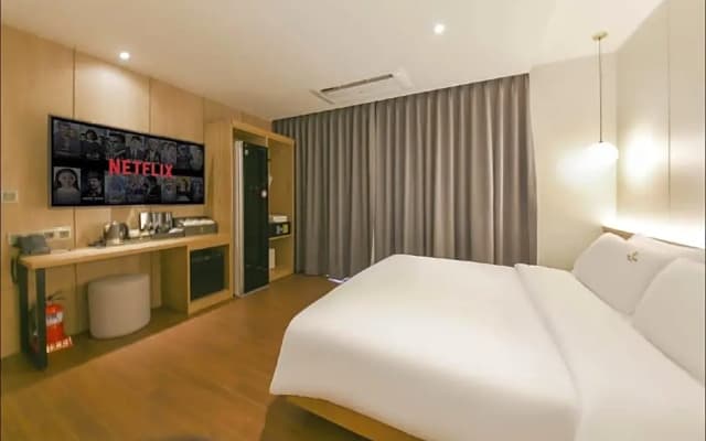 Gimhae The Van Hotel