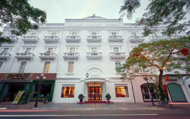 Manoir Des Arts Hotel
