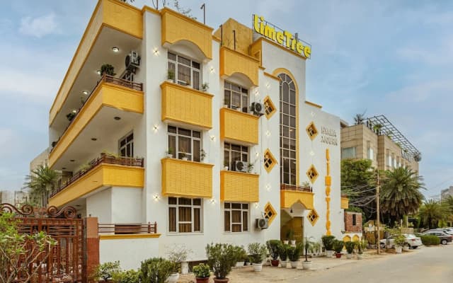 Lime Tree Hotel and Banquet Huda Metro