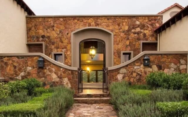 Mount High Luxury Country Lodge