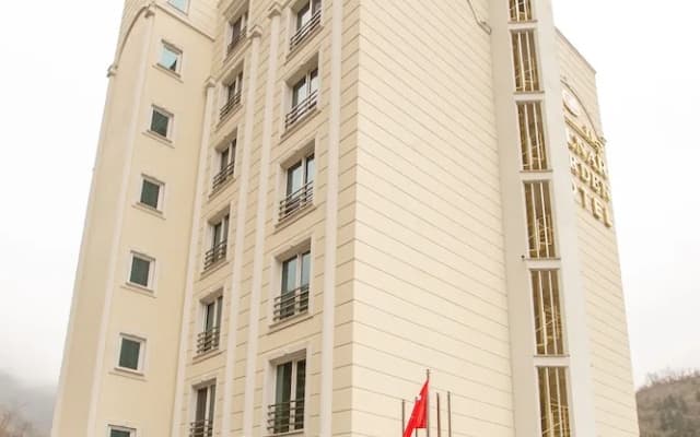 Jolnar Garden Hotel