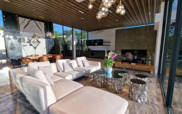 Villa Obsidian