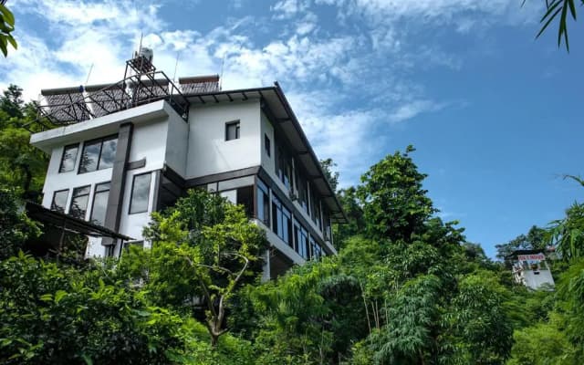 Haut Monde Hill Stream Resort