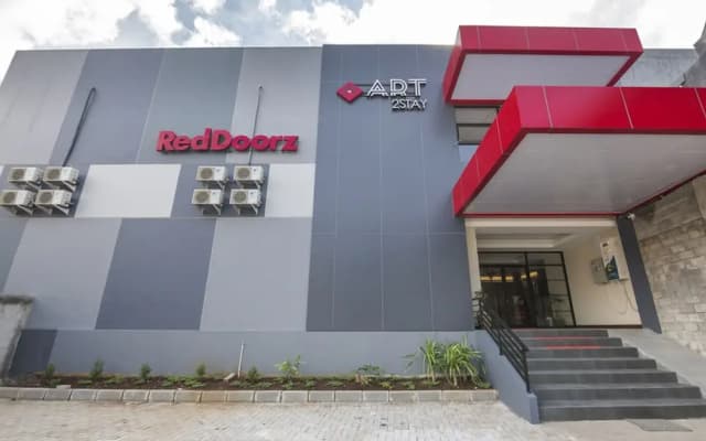 RedDoorz Plus near Ronggowarsito Museum Semarang