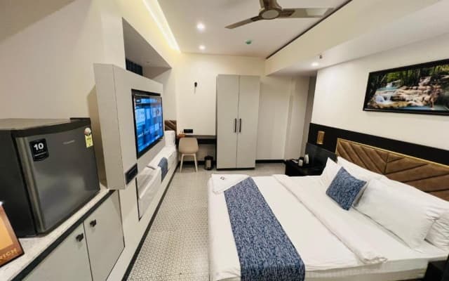 Rich Hotel