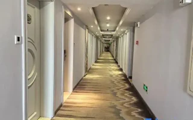 Vienna Hotel (Xiangtan Jiuhua High-Speed Rail North Station)