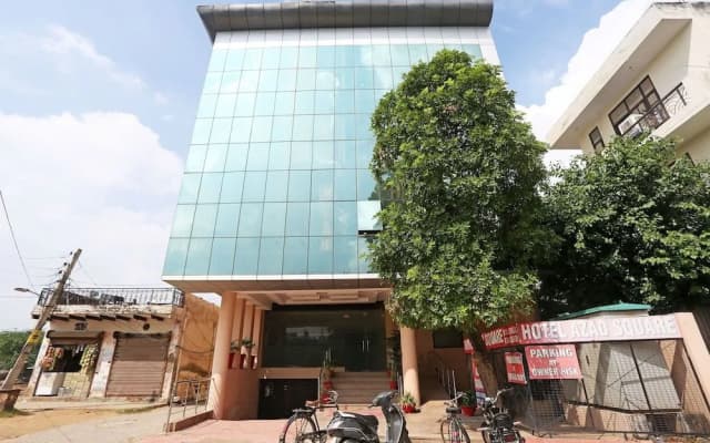 OYO 18931 Flagship Azad Square Medanta
