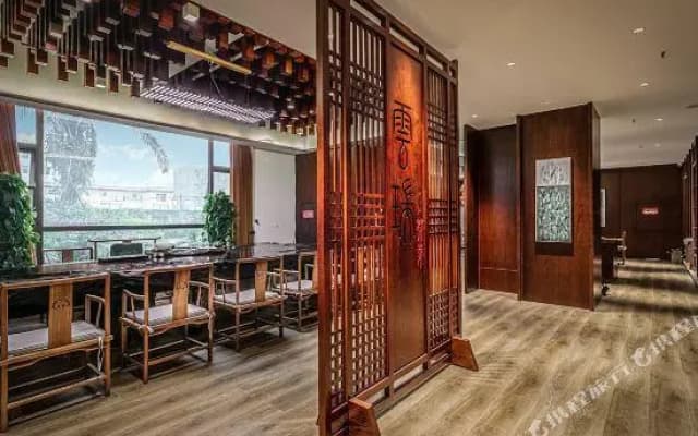 Yunyi Zhenyue Garden Hotel