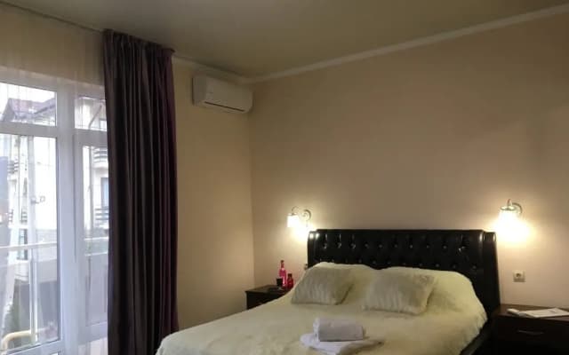 Manoliya Guest House