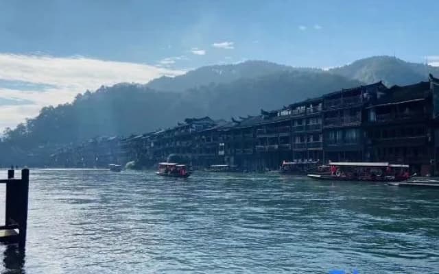 Xiqiao Night Language River View Homestay (Phoenix Ancient City Lijiang Branch)