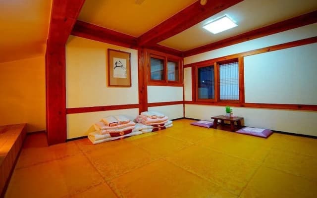 Jeonju Gwigeoraesa Hanok Stay
