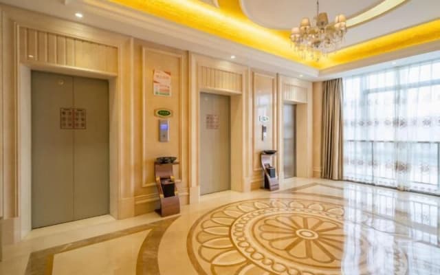Vienna Hotel (Fuzhou Changle Zhenghe Subway Station)