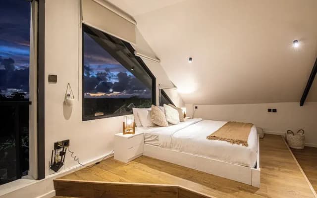 Elegant 6BR Clifftop Villa Near Bingin