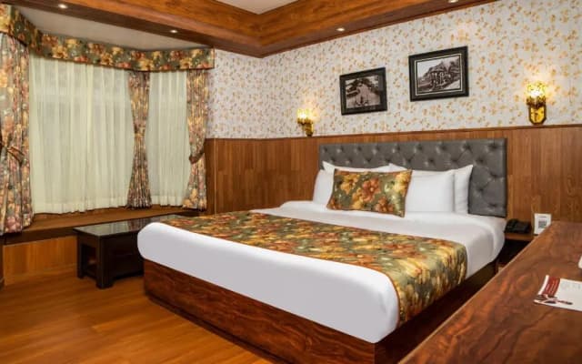 Summit Oakden Resort & Spa