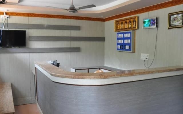 C M Hotel