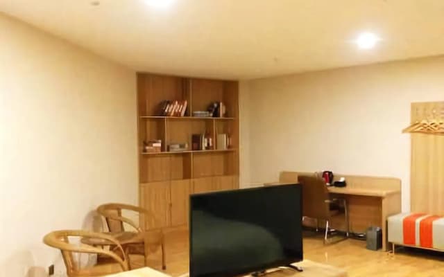 7 Days Premium (Jiaozuo Renmin Road Normal College)