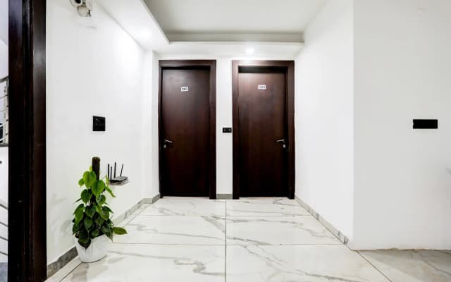 Super Townhouse Sector 52