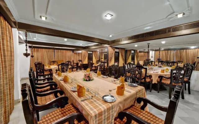 SRM Hotel Maraimalai Nagar