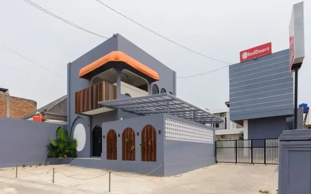RedDoorz Plus Syariah Near Mall Boemi Kedaton Lampung