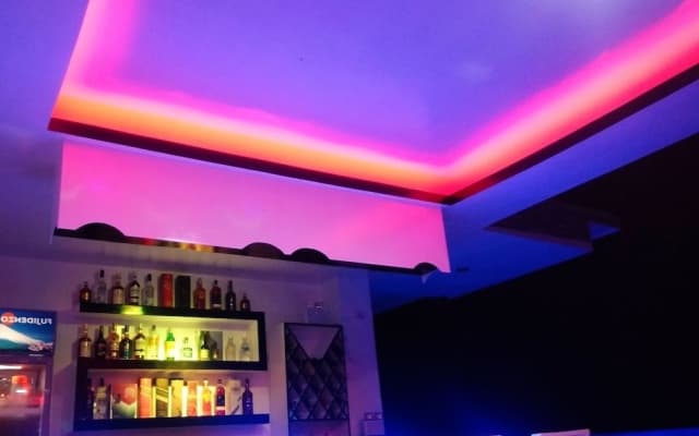 Strangers Inn & Bar