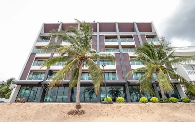 Capital O 1088 Golden Dragon Beach Resort